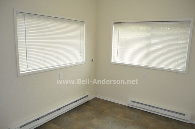 Building Photo - Two Bedroom with Large Garage