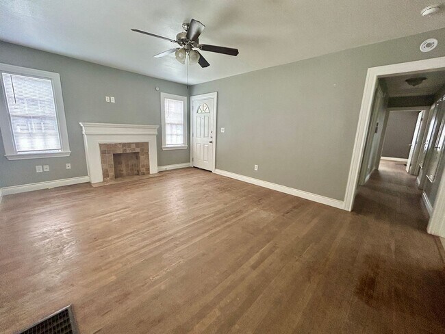 Foto del edificio - 3 bed 1 bath close to Texas Tech