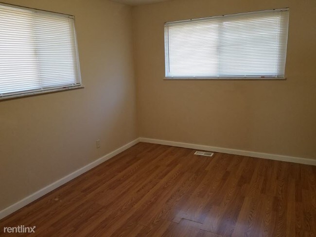 Building Photo - 2 br, 1 bath Apartment - 10107 Douglas Ct