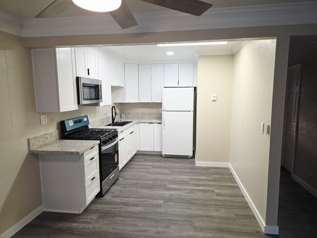 Foto del edificio - 5917 Streamview Dr