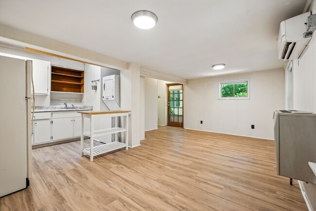 Building Photo - 212 Barclay Rd