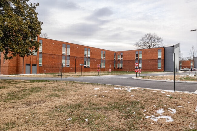 Building Photo - Cool Lane Commons