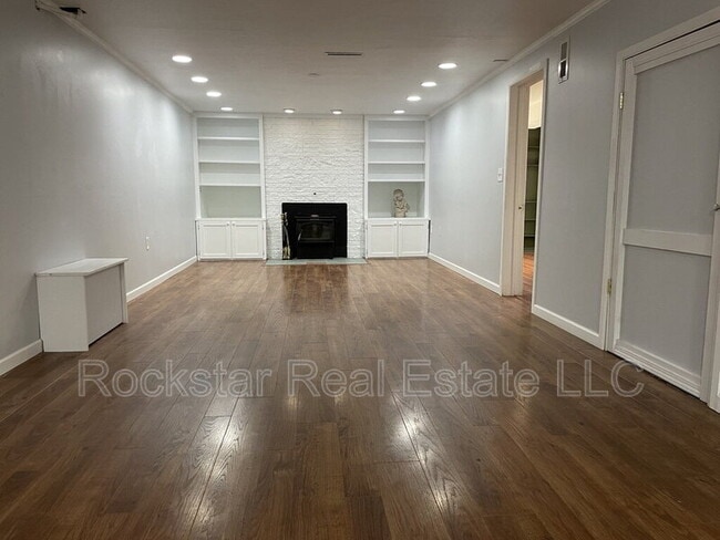 Building Photo - 5919 N Sutherlin St