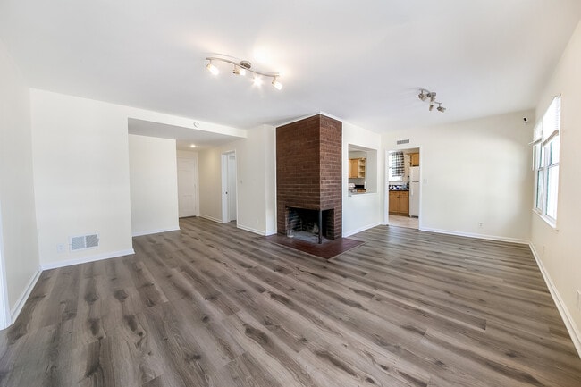 Foto del edificio - 7825 Mason Ave