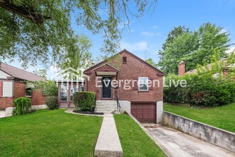 Building Photo - 240 Castlewood Ave