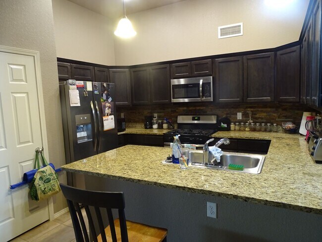 Foto del edificio - ELEGANT EASTSIDE PROPERTY IN ONE EL PASO'S...