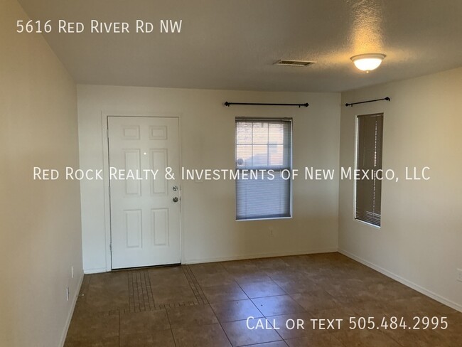 Foto del edificio - 4 Bedroom home in NW Albuquerque