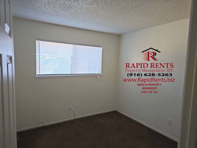 Building Photo - Nice 2Bd x 1Bth x 1Car Duplex