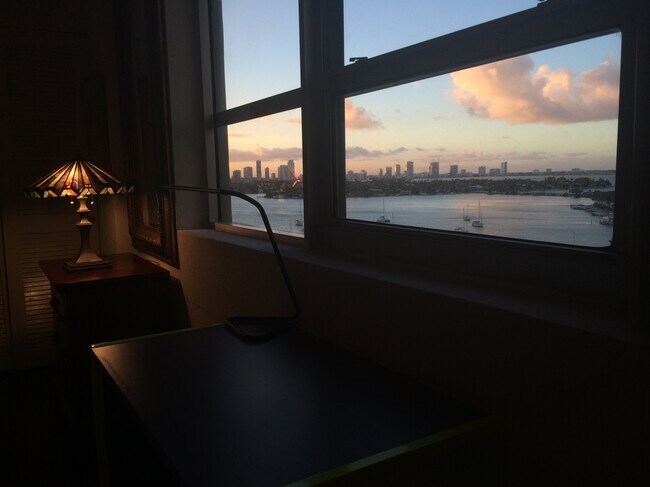 Foto del edificio - 1500 Bay Rd