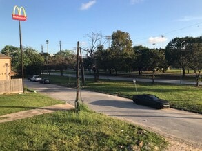 Building Photo - 3009 Callie St