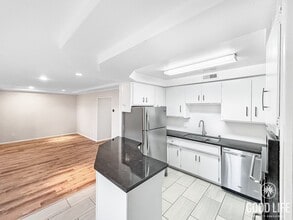 Building Photo - 7000 Saranac St