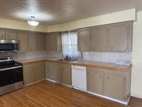 Building Photo - 3017 E Hawkins St