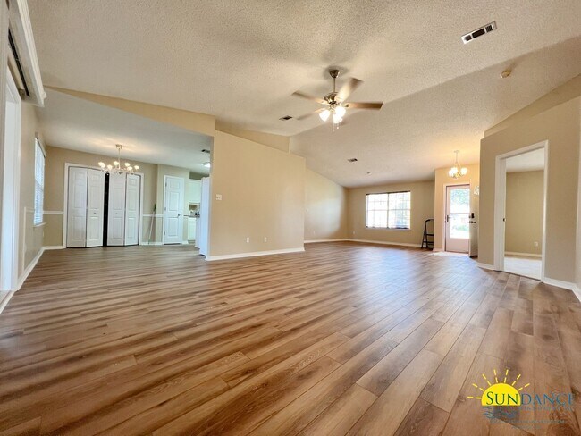 Foto del edificio - Gorgeous 3 Bedroom home in Navarre!