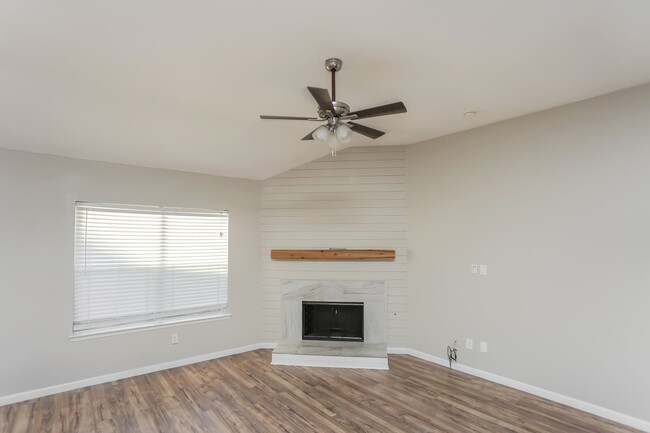 Building Photo - 8117 Hennessey