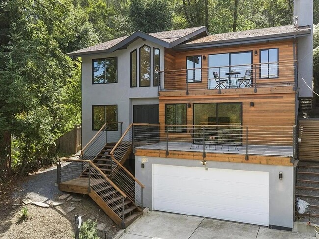 Building Photo - 227 Coleman Dr