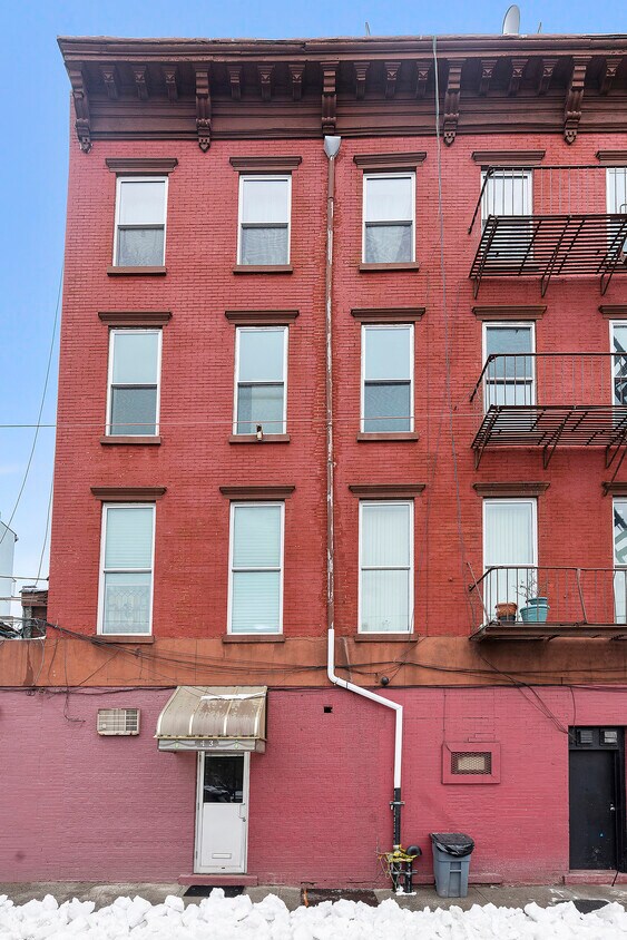 Foto principal - 65 Woodhull St