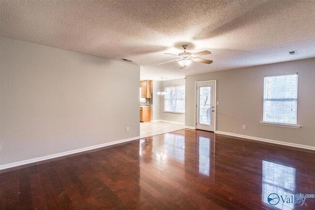Foto del edificio - 123 Ann Bradley Dr