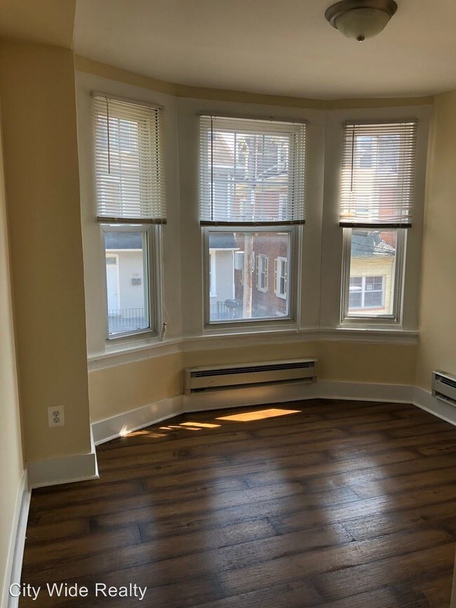Foto del edificio - 241 W Queen Ln
