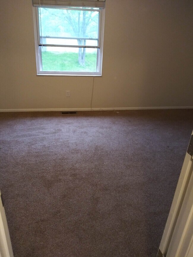 Bedroom - 624 Graybridge E