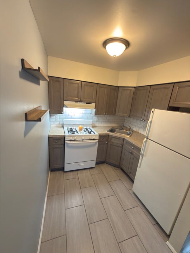 Building Photo - 916 S 11th St