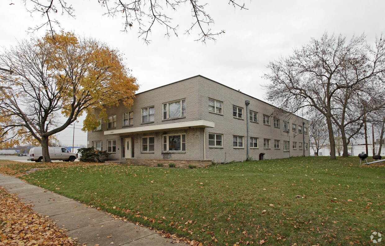 Primary Photo - 6162-6166 N 35th St