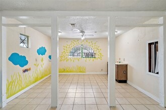 Building Photo - 5639 Overdale St