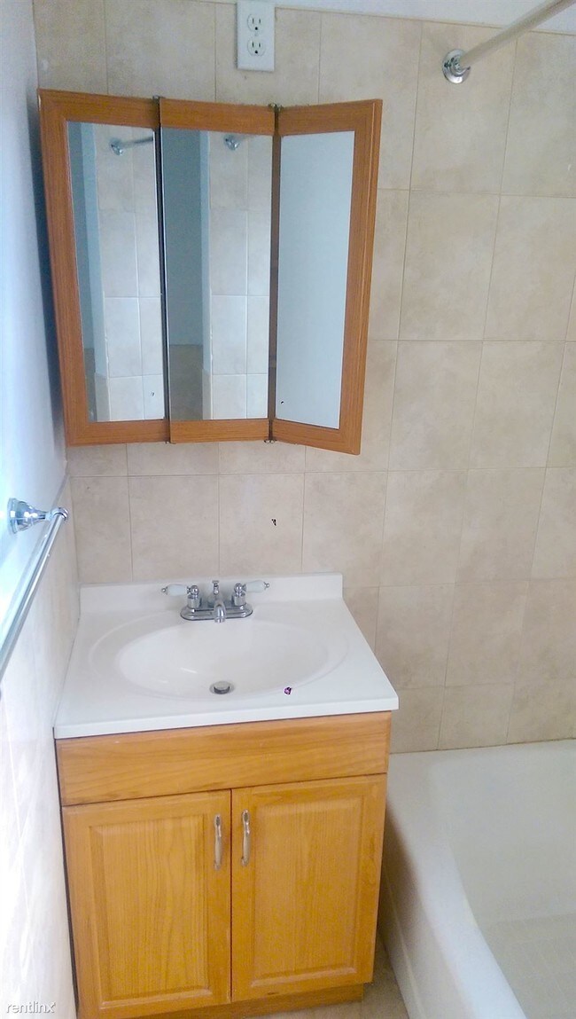Foto del edificio - 1 br, 1 bath  - 4213 28th Ave C1