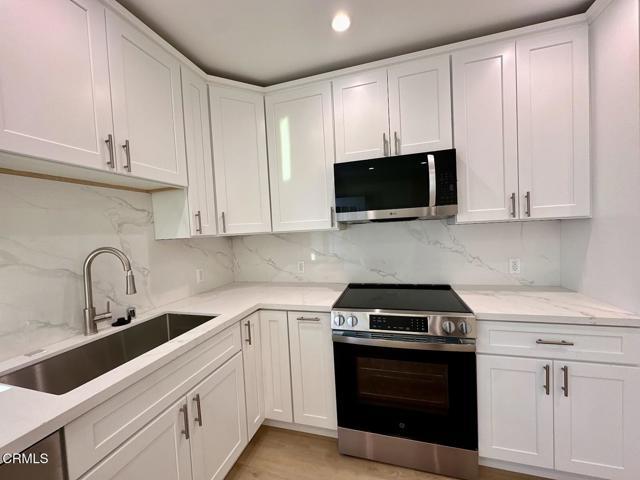 Building Photo - 17451 Keswick St