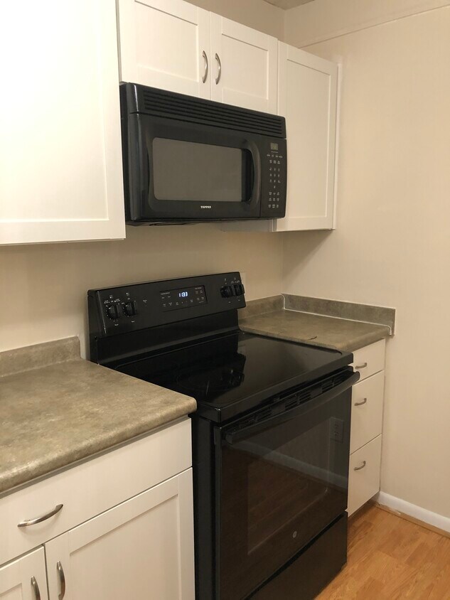 Foto del edificio - 667 Bartons Landing Pl