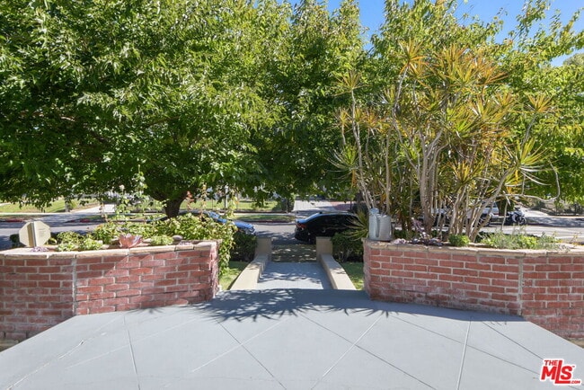 Foto del edificio - 975 Westchester Pl