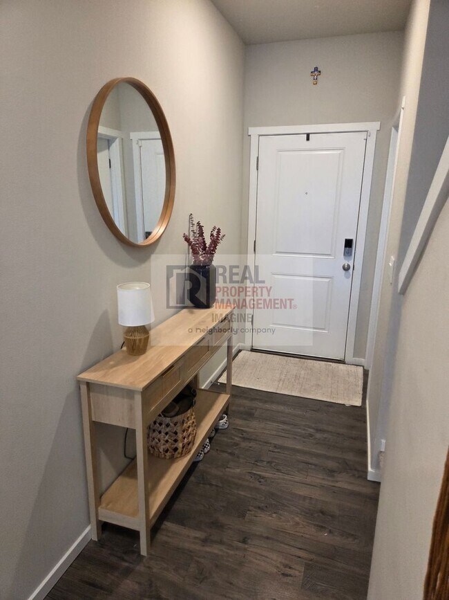 Foto del edificio - Check Out This Beautiful 4 Bedroom, 2.5 Bath Home!
