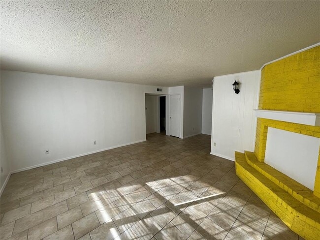 Building Photo - 401 SE 12th St