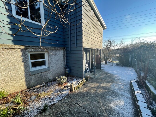 Building Photo - 12044 N Park Ave N