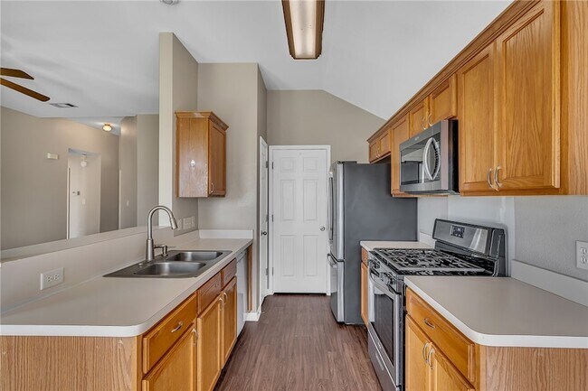 Foto del edificio - 3715 Westfield Dr