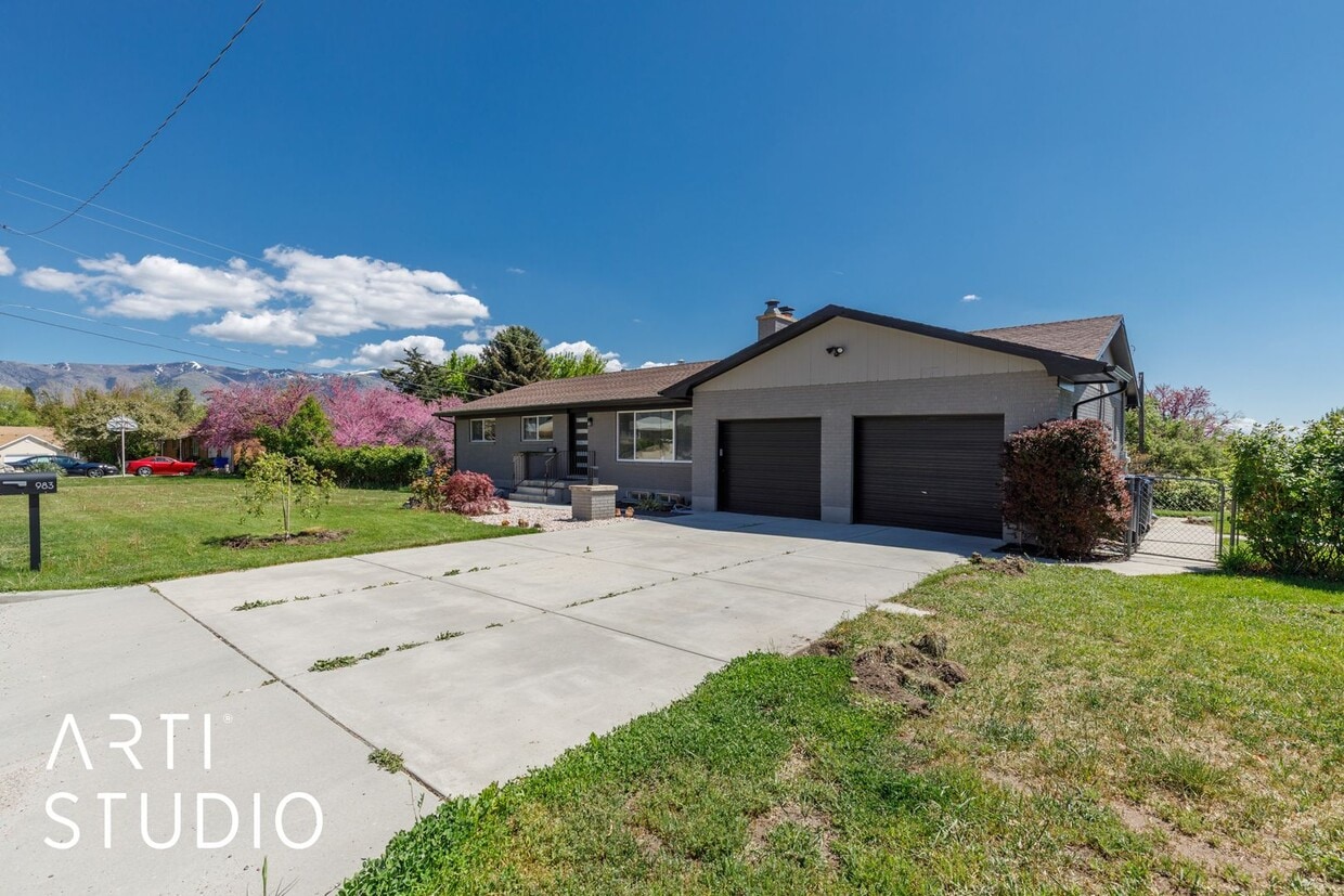 Primary Photo - 983 Westwood Dr