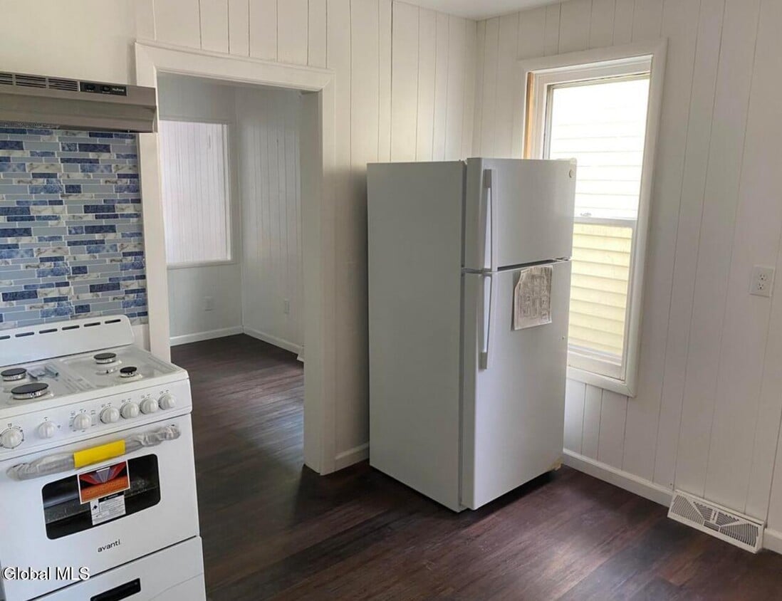 Building Photo - 629 Lang St