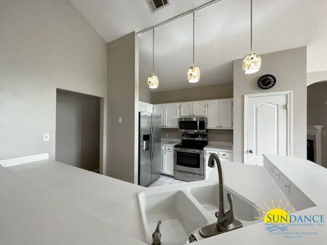 Building Photo - Gorgeous 3 Bedroom Home at Shalimar Pointe!