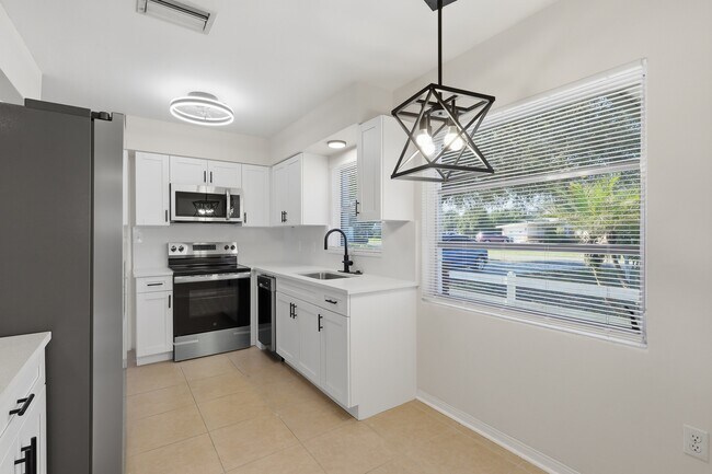 Foto del edificio - 5601 Forest Hills Dr