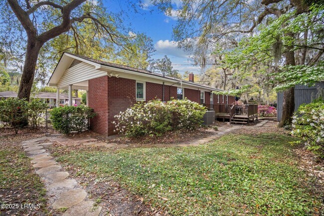 Foto del edificio - 2411 Acorn Hill Ave