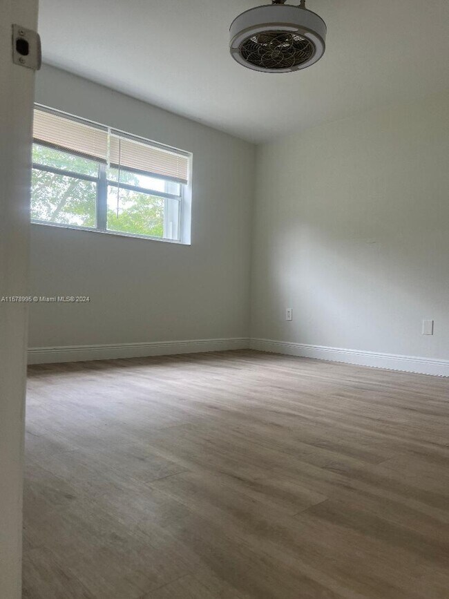 8450 Sunrise Lakes Blvd Unit 202, Sunrise, FL 33322 Condo for Rent in