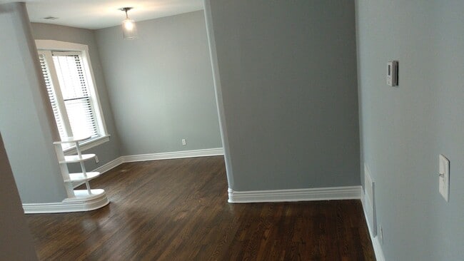 Building Photo - 5022 N Winthrop Ave