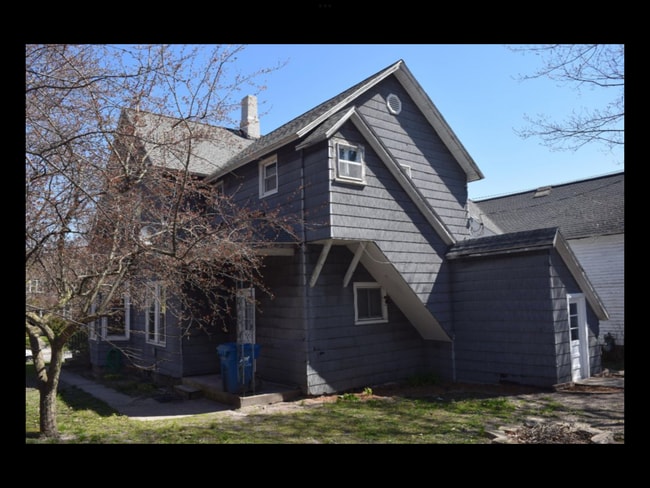 Building Photo - 361 3rd St