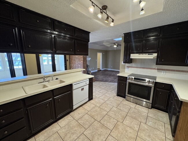 Building Photo - Spacious Home Located Within Few Blocks Of Schools & Close Access To Spur 327 & S. Loop 289!