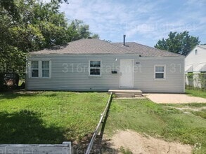 Building Photo - 1653 N Erie Ave