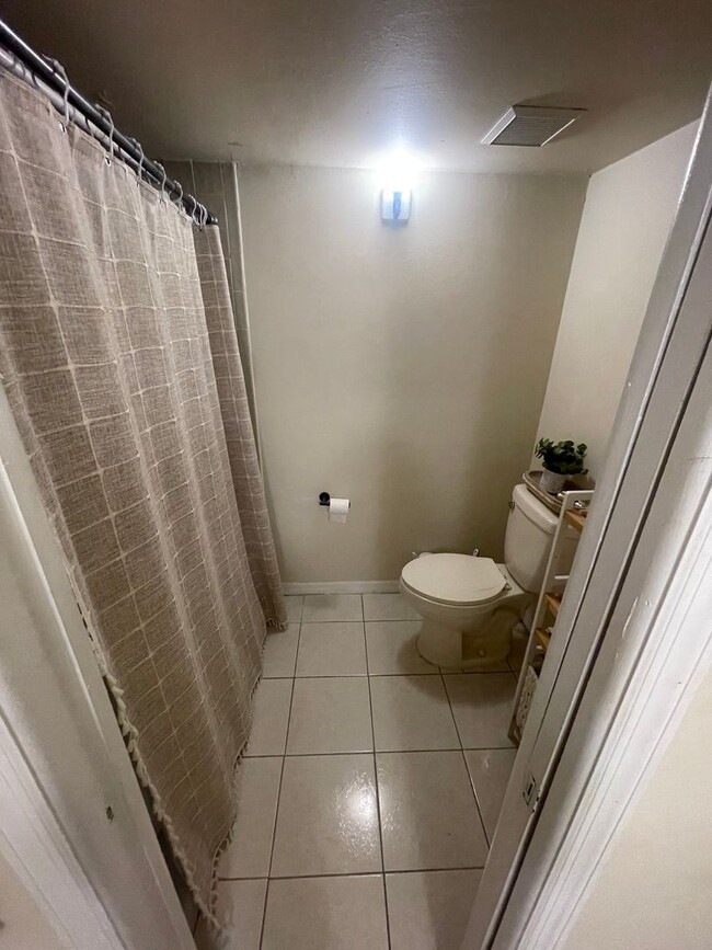 Building Photo - 3 bedroom 2 bath condo at Tuscany Place in...