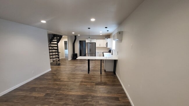 Foto del edificio - 1460 NW Newport Ave