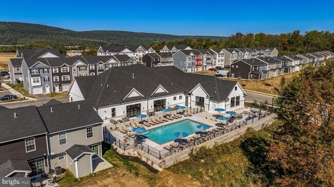 Foto del edificio - 2608 Maplewood Cir