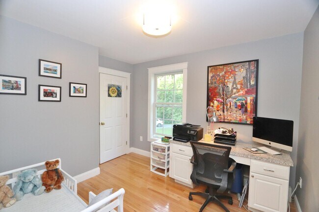 Foto del edificio - 46 Frances Dr