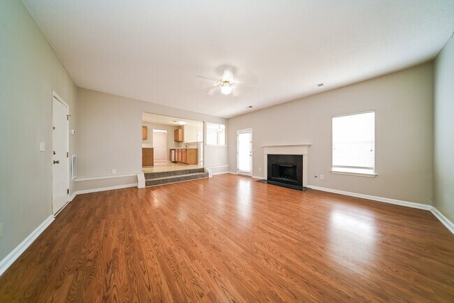 Foto del edificio - 425 Canoga Ct