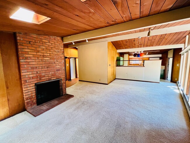 Building Photo - Stunning 4 Bed 2 Bath Eichler near Midtown...